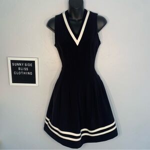 H&M Black White Fit Flare V Neck Mini Dress Pockets Preppy Size Medium